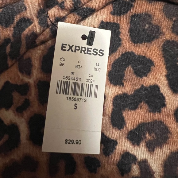 Woman’s Express off the shoulder cheetah shirt - Picture 3 of 3